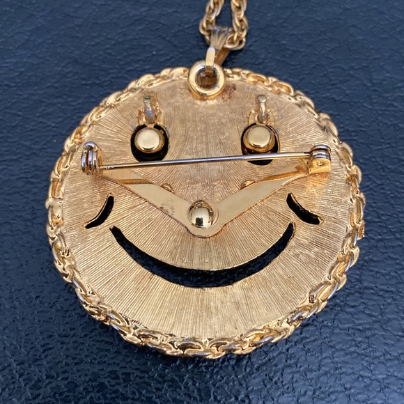 Smiley Face Necklace and Clip On Earrings. Costume Jewelry. - Picture 5 of 5